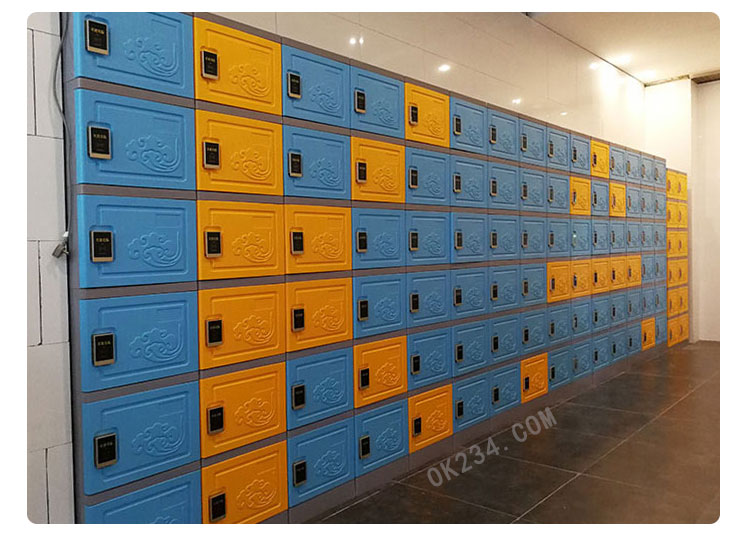 六层塑料更衣柜储物柜工程案例：石墨蓝为主色调配感应锁